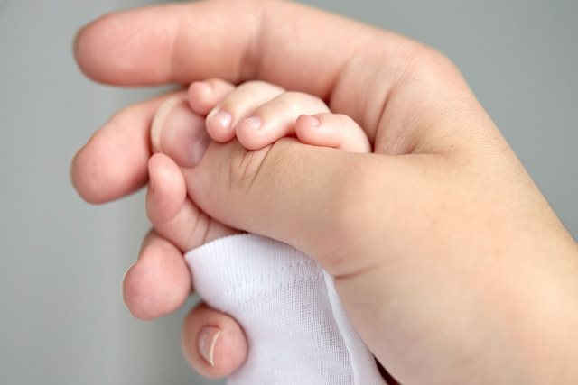 Cho con bú sữa non ngay sau sinh là khởi đầu hoàn hảo